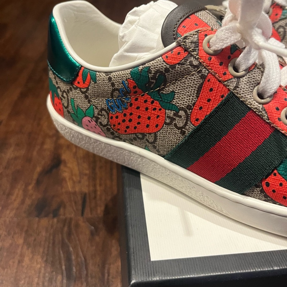 Gucci Strawberry Patterned Sneakers - image 6